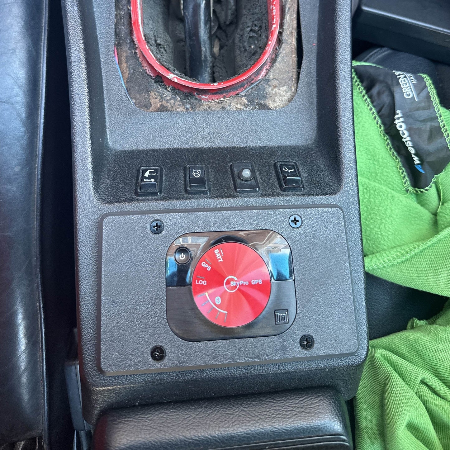 SkyPro GPS Ashtray Delete Mount – Porsche 944 (DriveCAD)